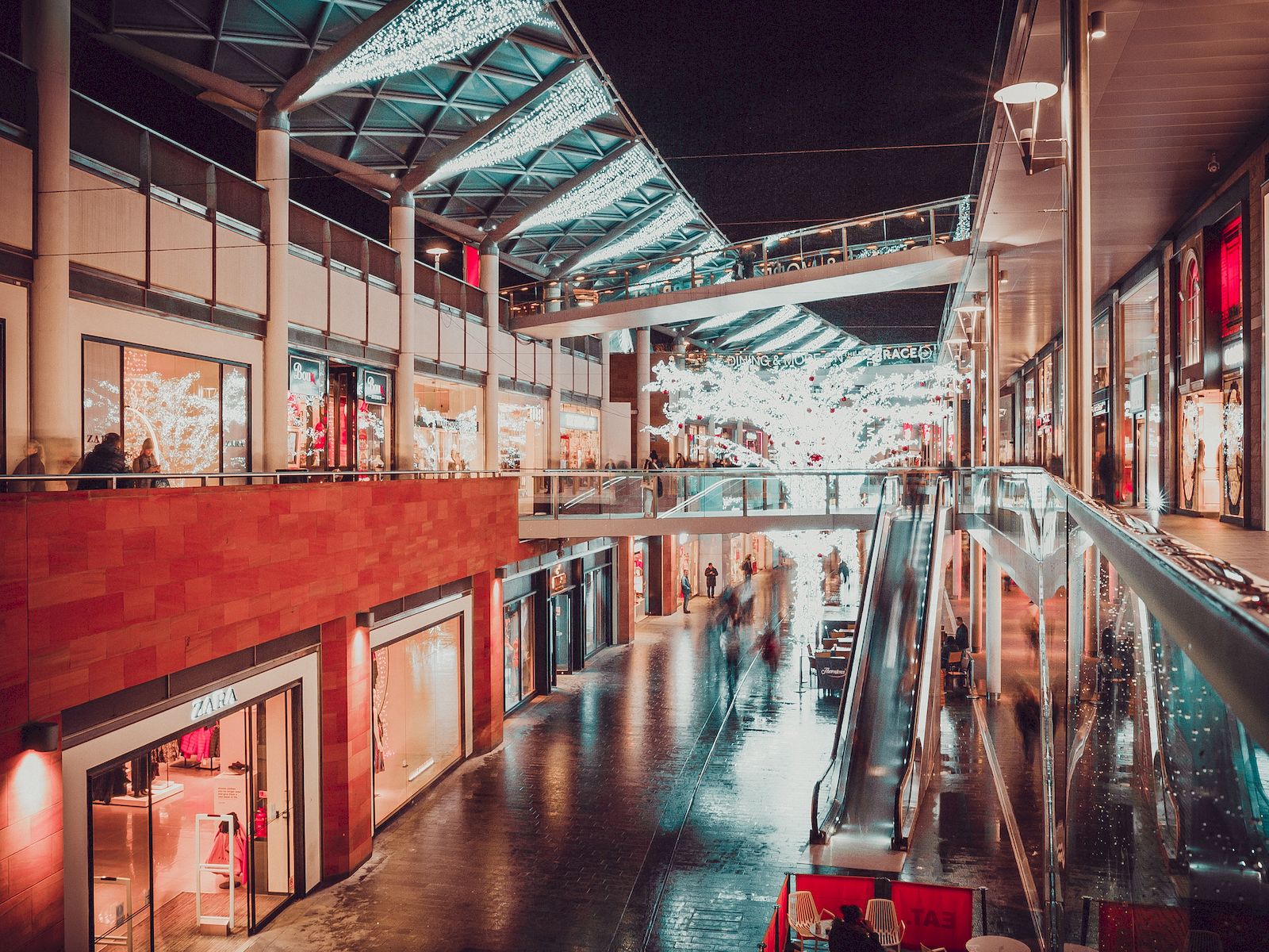 Istanbul malls opening and closing image.