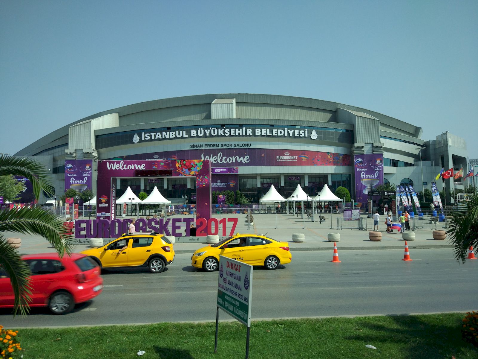 İstanbul’daki en büyük basketbol sahaları görsel.