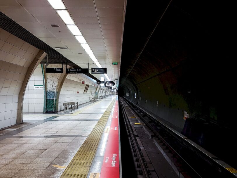 What time does Istanbul metro close