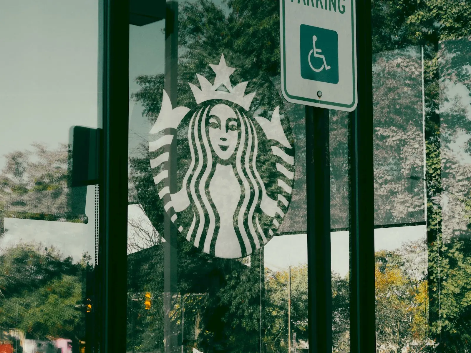 Kadıköy’deki Starbucks şubeleri fotoğraf.