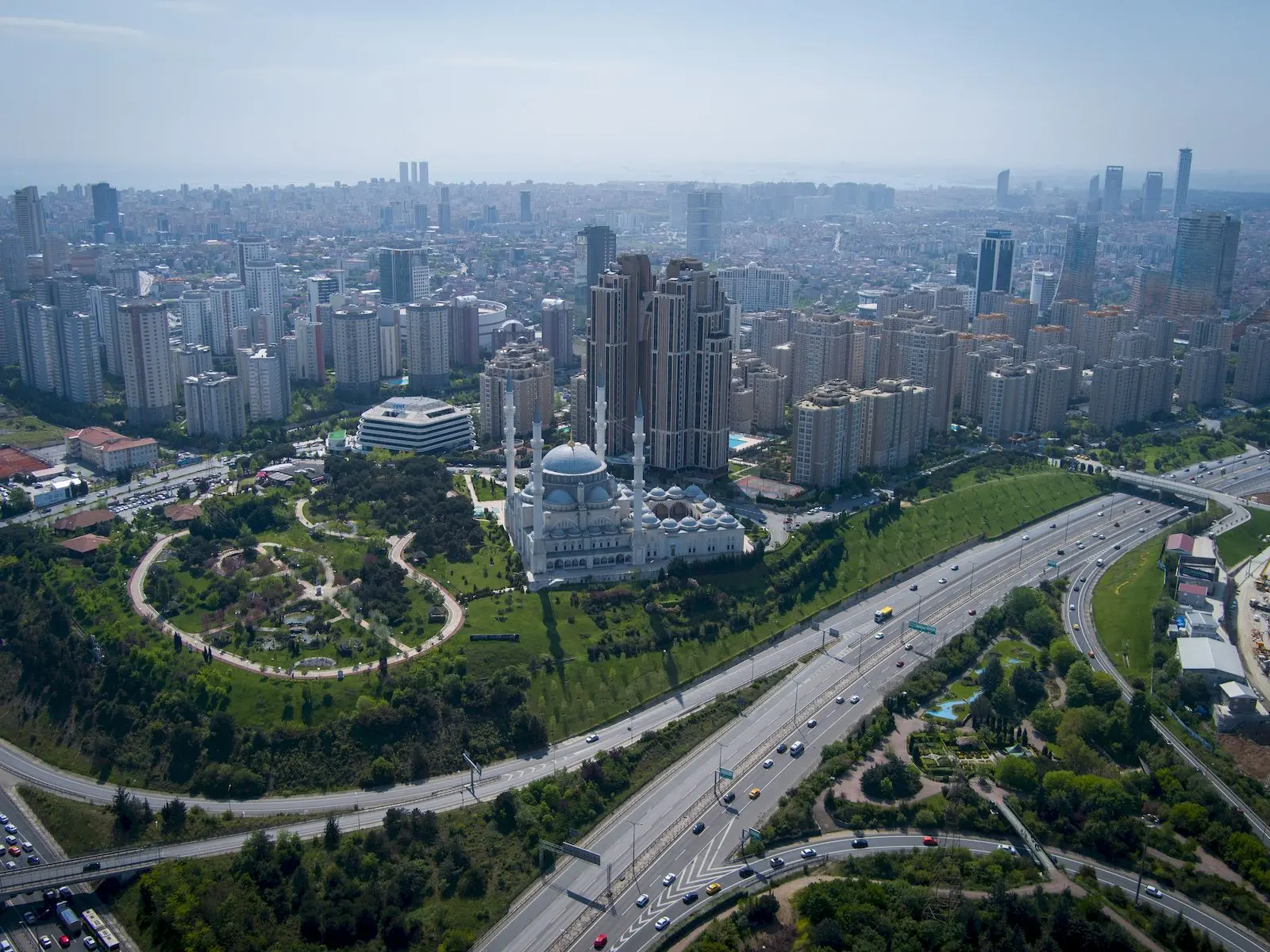 Ataşehir’de semtler ve mahallelerin posta fotoğraf.