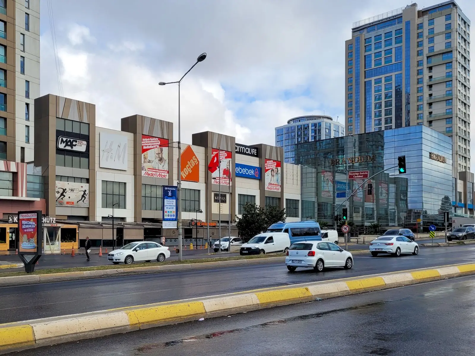 Brandium AVM çalışma saatleri, mağazalar fotoğraf.