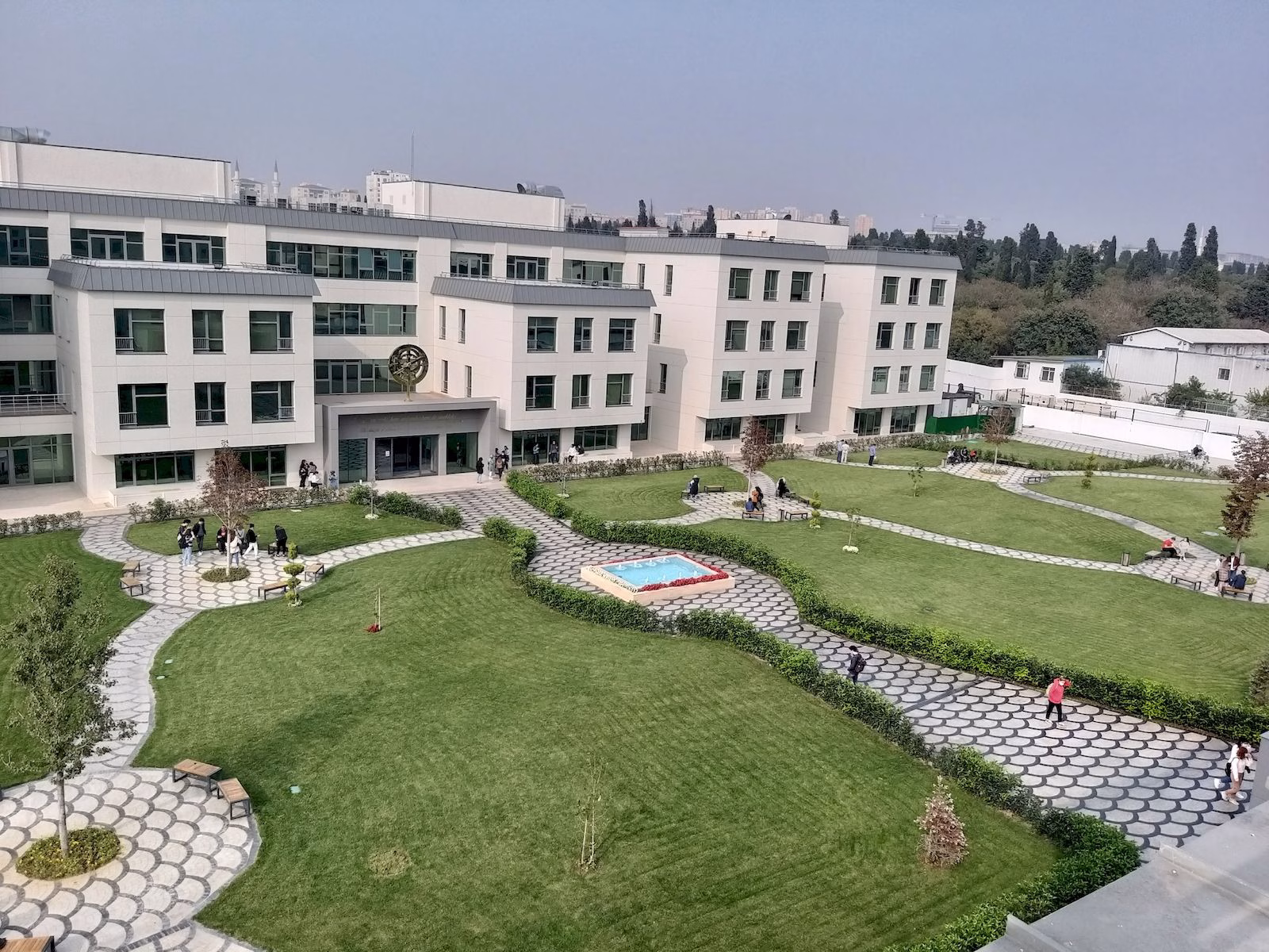 Biruni Üniversitesi’ne giden otobüsler görsel.