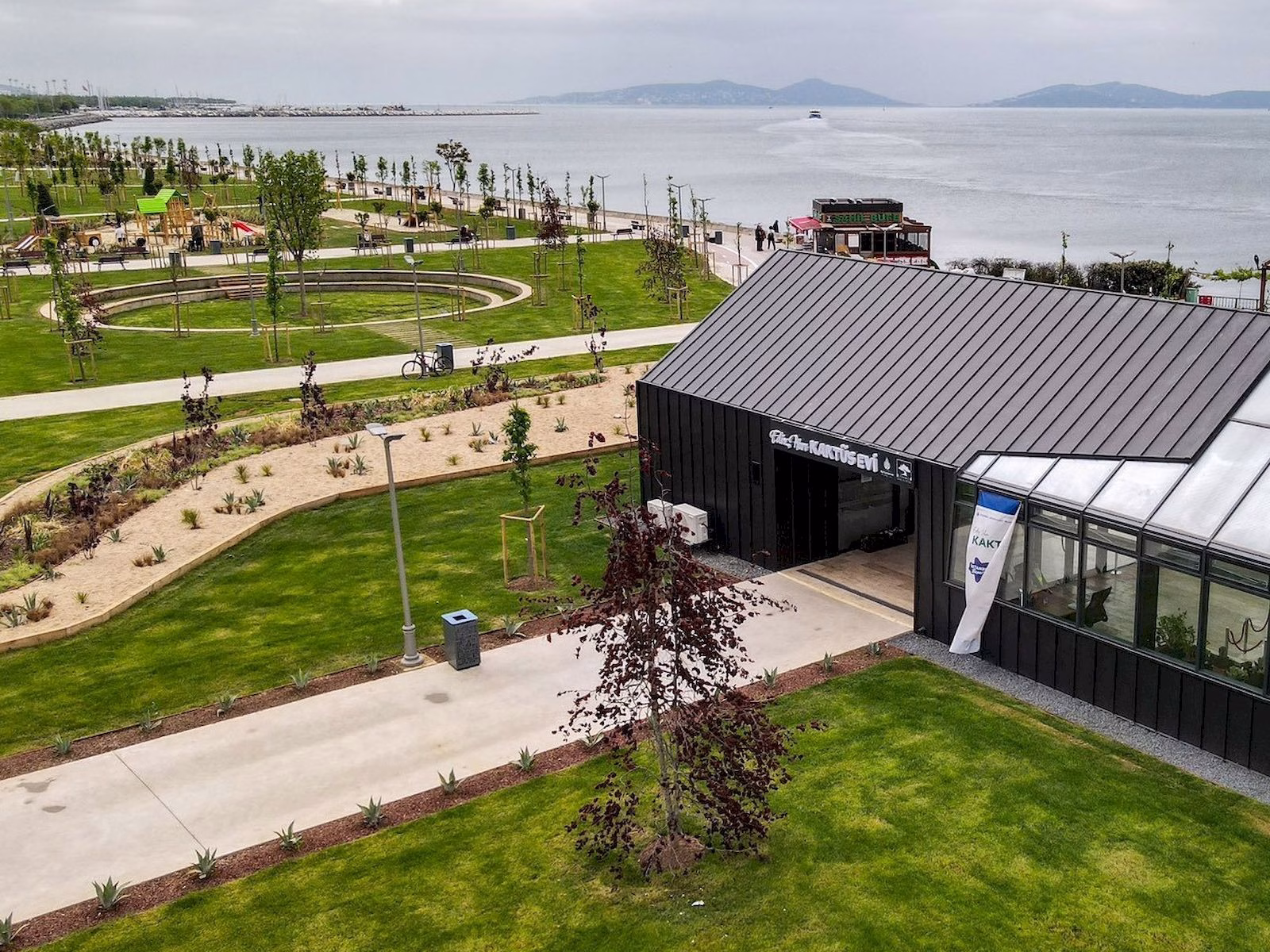 Ediz Hun Kaktüs Evi